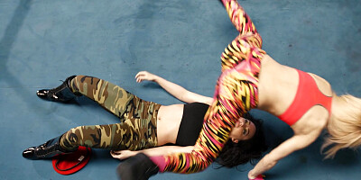 Group lesbian sex in the ring