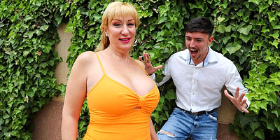 Doggystyle trailer with cover-girl Victoria Cruz from Grandmams