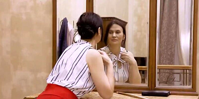 Cougar with a nice bum gets it deep in the kitchen