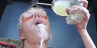 Milf Lisa Wants The Bukkake Facial Cum All Over Her Face P3