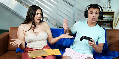 Lusty Valentina's saggy smut