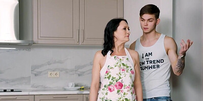 Muscular young man has his way with a PAWG cougar