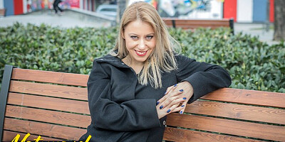 Stunner Nikky Thorne's blowjob movie