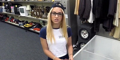 The owner of the pawn shop makes a deal with Uma Jolie