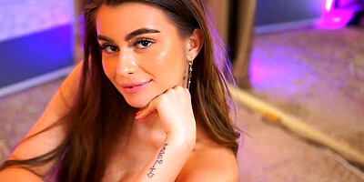 Wild Babe Slides Her Fingers Deep Into Her Pussy