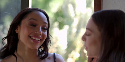 Young stepsisters are sharing one lesbian for the FFF