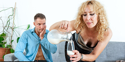 MOMMY4K. Game of Seducing Daughter's Boyfriend Ended With a Facial