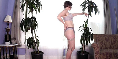 Fetching femme - hairy amateur action - Naughty Natural