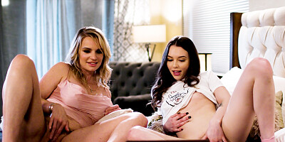 Busty MILF stepmom enjoys pussy licking