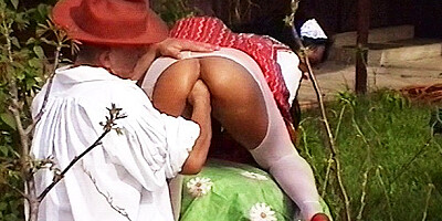 Easy-on-the-eyes doxy's fisting trailer