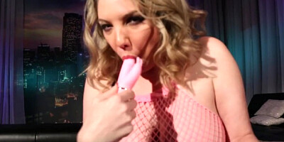 The's solo female video