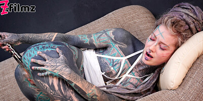 Anuskatzz shoves a stainless steel dildo up her ass