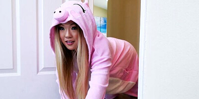 Hot Lulu Chu - missionary trailer - Exxxtra Small