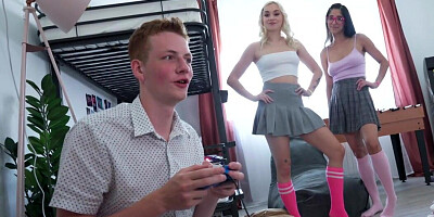 College babes Wild Nicol and Marilyn Sugar have a threesome