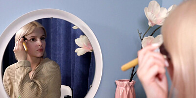 Luscious blonde Elis Benson has fun with her body