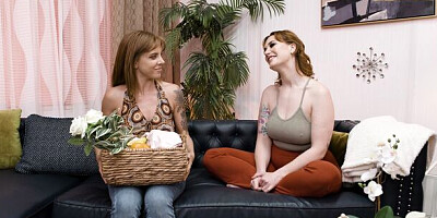 Seductive Siri and Lumi's kissing trailer