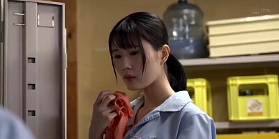 07526 Beautiful girl in agony