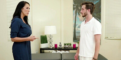 Voyeur masseur makes a move on the slutty Reagan Foxx