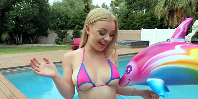 Kylie Shay masturbating before getting stretched out