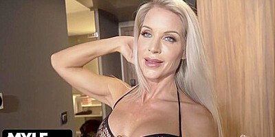 The Fit Model Mum - Super Milf Offers Her Holes - Shag Street By