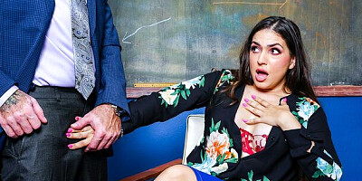 Striking Valentina Bellucci - blowjob porn - Perv Principal