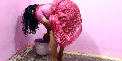 Mature Aunty Was Cleaning The Floor Of The House I Undressed Her And Made Her Completely Naked And Had Sex With Her