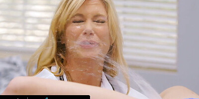 GIRLSWAY - Petite Kenzie Reeves Has Intense Scissoring With Doctor After Massively Squirting On Her