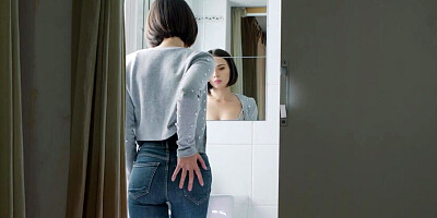 Squirting babe with short hair is all about sweet vibes