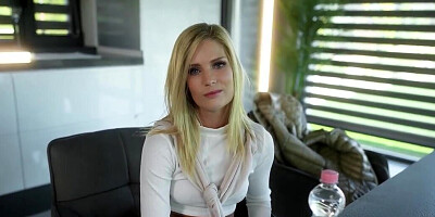 Candee Licious is an anal slut and rides a BWC in POV