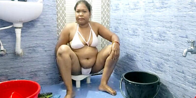 Sexy Lady Cleaning Show