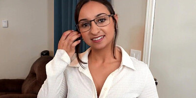 B&B Customer Servive Rep with Big Natural Tits Satisfies Client