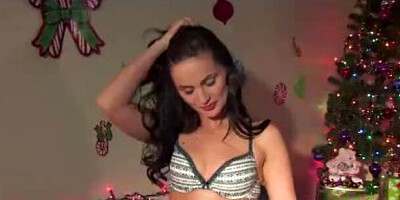 Flashy Lily Carter at small tits movie