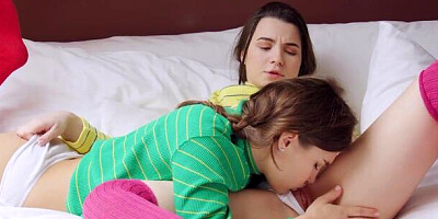 Cool Hayli Sanders and Ellie Luna's kissing action