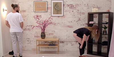 Hung customer destroying the pussy of the masseuse