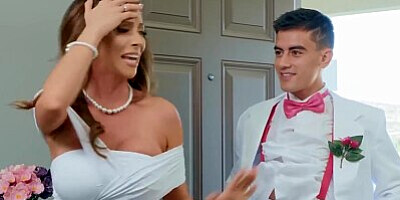 Brazzers - Ariella Ferrera fucks her on prom date