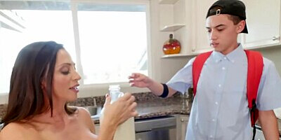 BANGBROS - Juan El Caballo Loco Has A MILF Neighbor, Ariella Ferrera