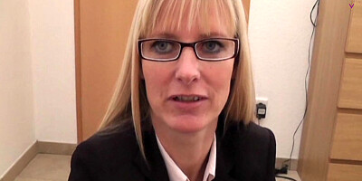 Please Come And Cum On My Glasses