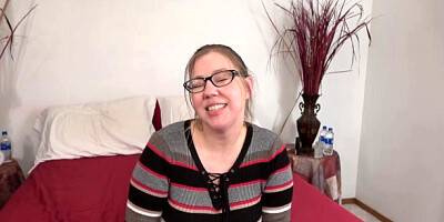 Desperate Amateurs featuring Camille Crimson and Pearl Sinclair's oral video