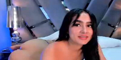 Amateur Latina Loves to Fuck Her Pussy