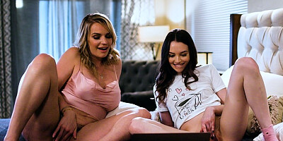 Dazzling lesbians provide smooth mom-daughter oral