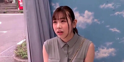 240112丈の長い洋服を着た女の子とa3