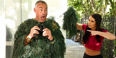 Busted featuring Alexa Payne's curvy sex