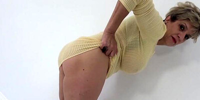 Lady Sonia - Wet stepmom hard wanking