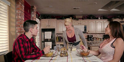 MommyGotBoobs: Ariella Ferrera in sneak homemade cumshot