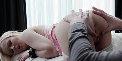 Family XXX: Teen chick Natalia Queen squirts