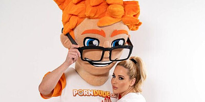 Prurient Savannah Bond's cowgirl porn