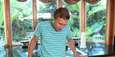 MomsBangTeens: Jessie Volt accompanied by Syren De Mer