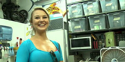 MoneyTalks: Double blowjob petite latina Lindsay