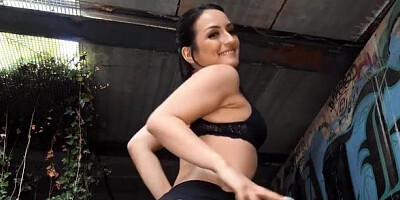 PublicPickups: Annie Reis loves hard slamming