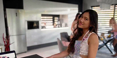 Mindblowing foursome fuck with three petite hotties